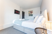 Spacious 3 Bedroom Apartment | Sleeps 8